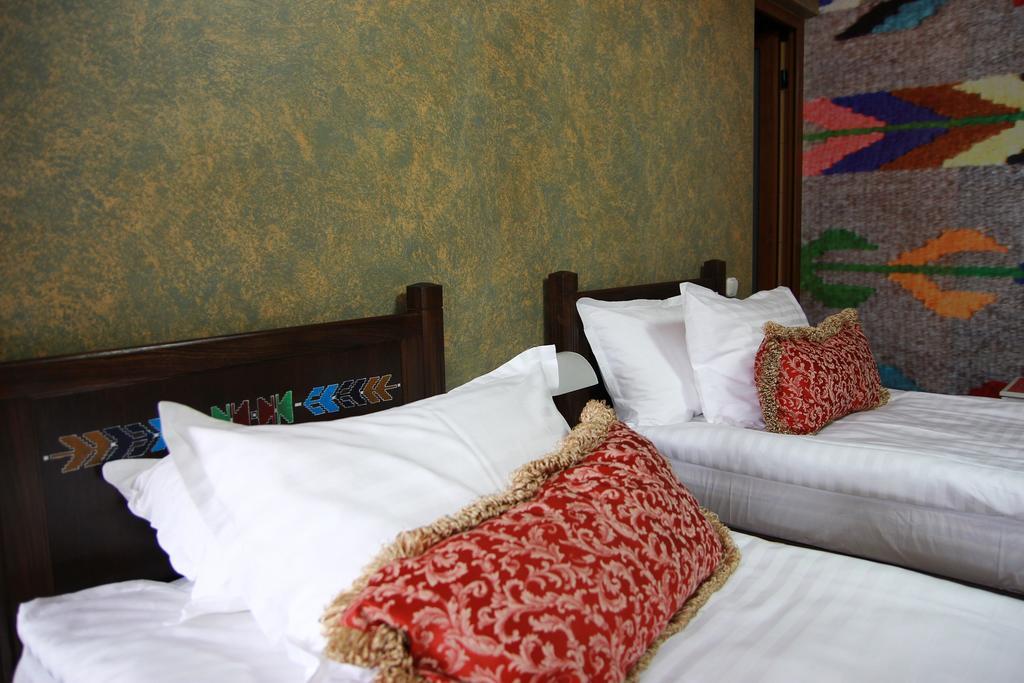 Hotel Galany Рэдэуци Экстерьер фото